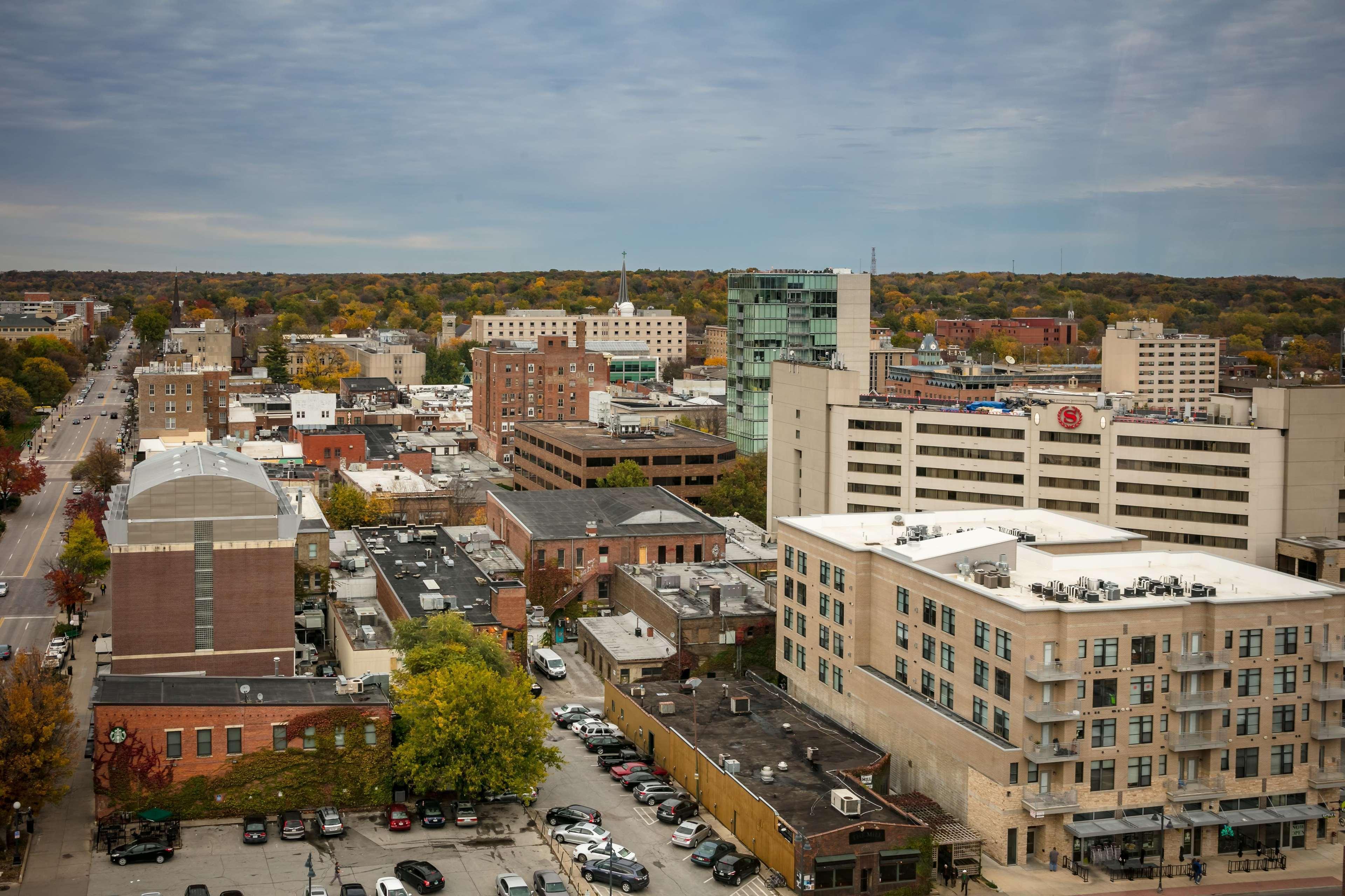 Hilton Garden Inn Iowa City Downtown University Exterior photo